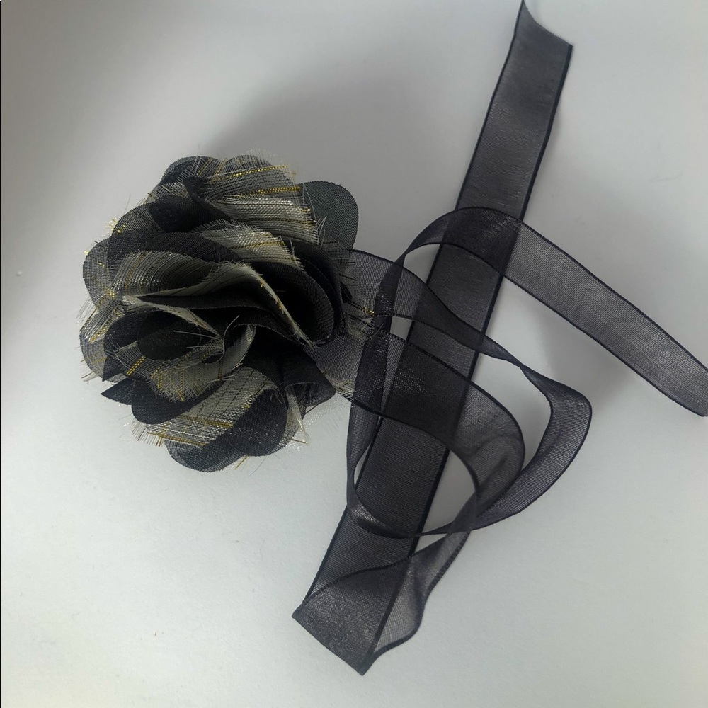 Black/White/Gold hair clip for any age!